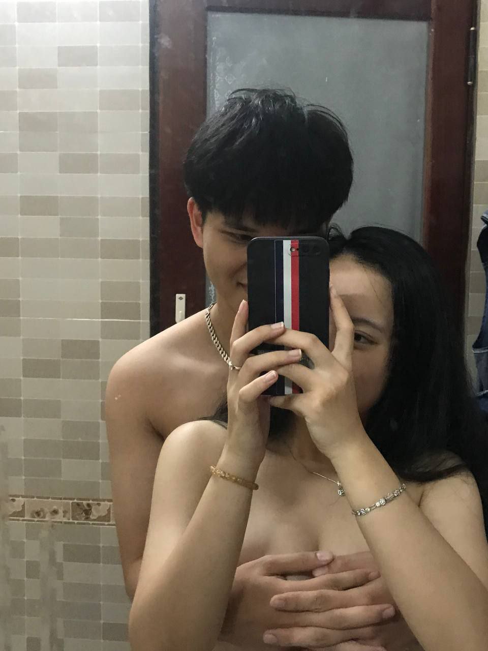 Clip sex 69 vừa bú cặc vừa dùng sextoy phê lòi mắt